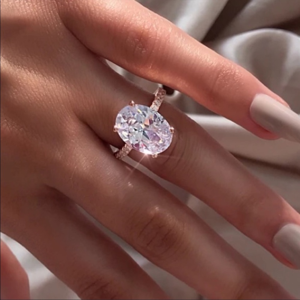 NEW 9CT OVAL WHITE SAPPHIRE 925 SILVER RING - Picture 7 of 7